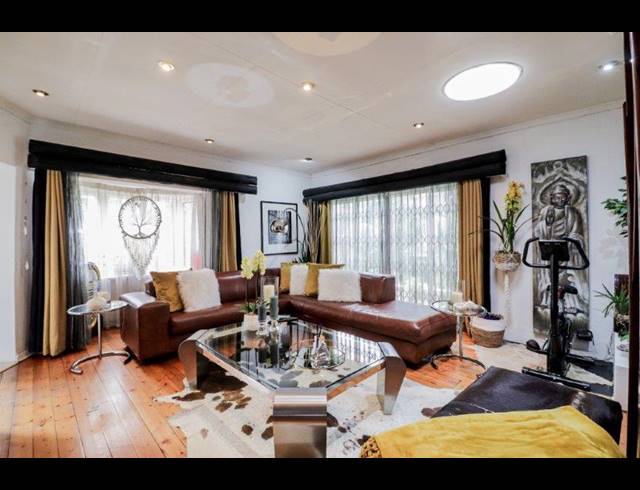 3 BEDROOM HOUSE FOR SALE IN KENSINGTON